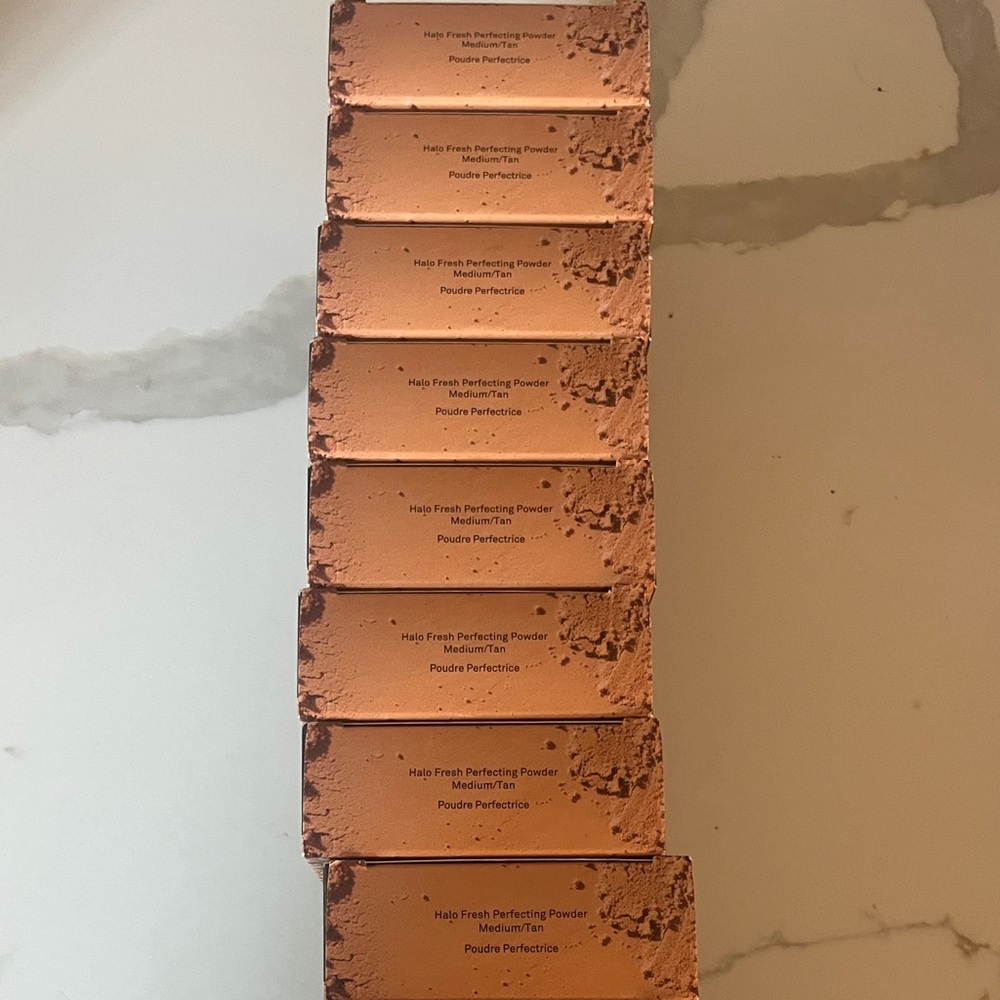 Halo fresh powder. Multiple shades. Contact seller to choose shade for purchase - Picture 8 of 13